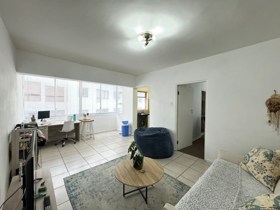 To Let 1 Bedroom Property for Rent in Sea Point Western Cape